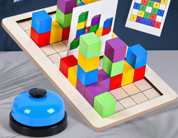 La bataille de construction avec cloche, cartes, blocs et planchette.