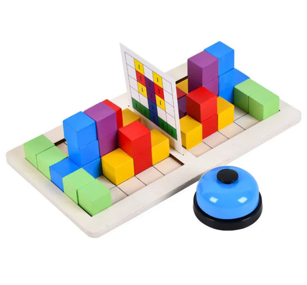 La bataille de construction avec cloche, cartes, blocs et planchette.