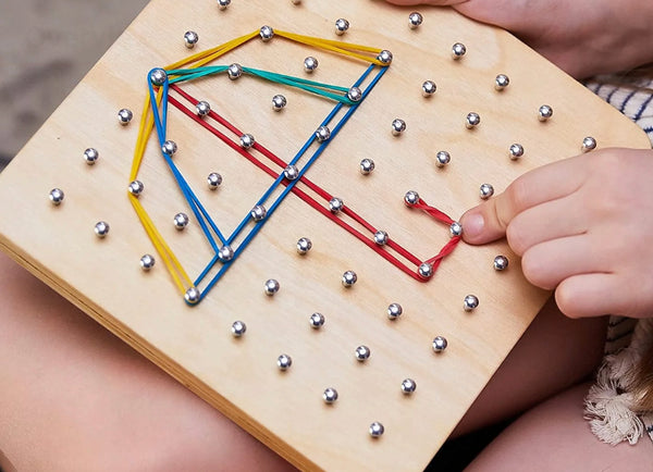 Le jeu de motricité fine bois et élastiques des Massi-Long 15X15 cm 4ans + préécriture