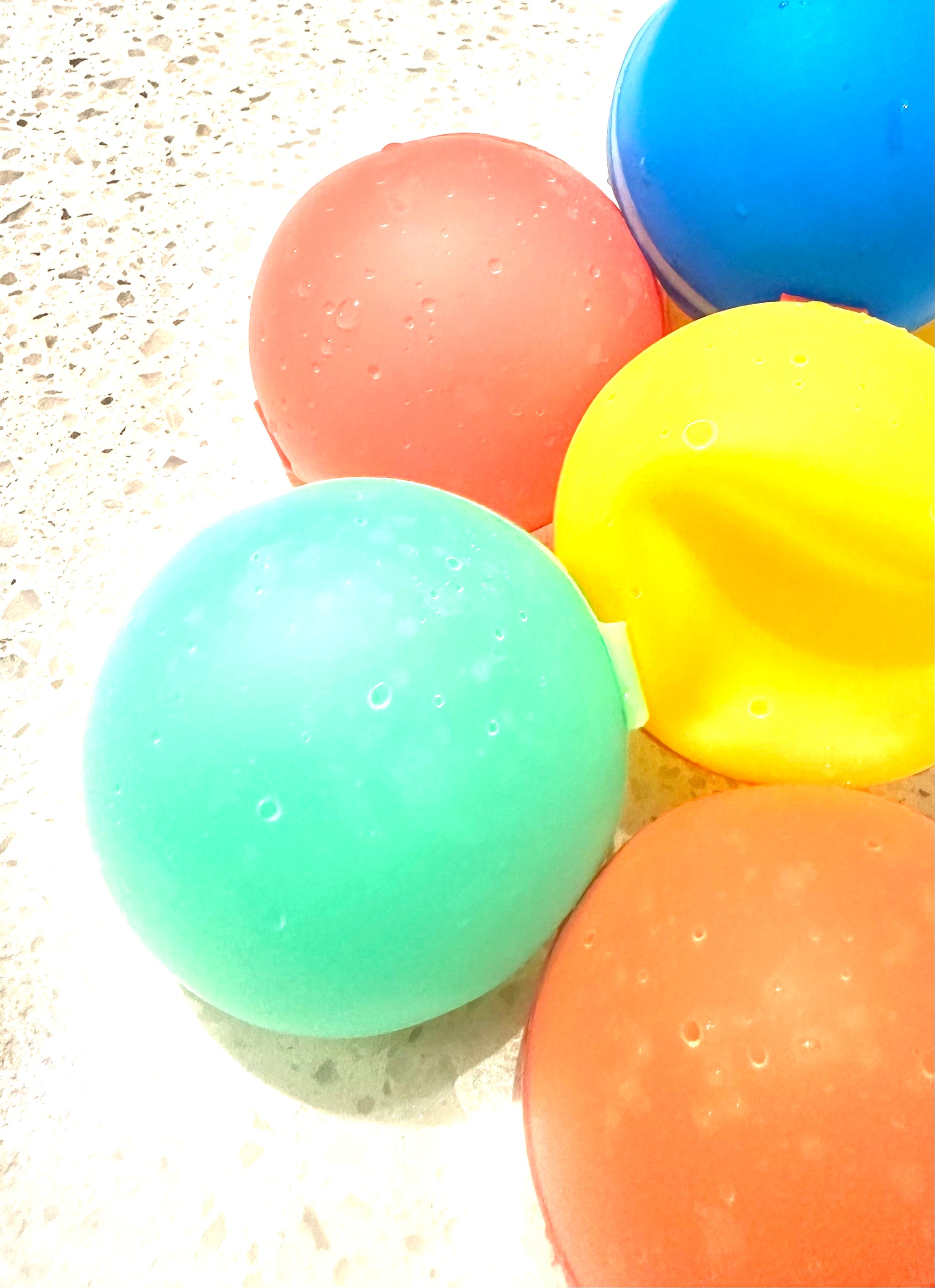 Herefun Ballon D'eau Réutilisables 24 PCS, Bombes à Eau, Ballons Eau Remplissage Rapide, Eau Boules Éclaboussures Colorée, Bombes à Fermeture Pour Enfants Jeux Famille Plein Air D'été, Piscine Plage Herefun Ballon D'eau Réutilisables 24 PCS, Bombes à Eau, Ballons Eau Remplissage Rapide, Eau Boules Éclaboussures Colorée, Bombes à Fermeture Pour Enfants Jeux Famille Plein Air D'été, Piscine Plage