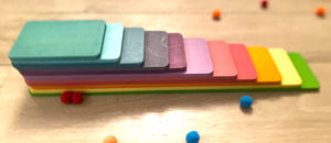 Les planches de bois colorée pour jeu libre Montessori